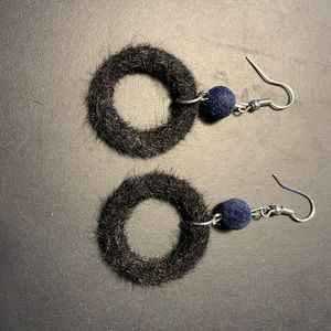 Black Faux Fur Circle Dangle Earrings 🖤